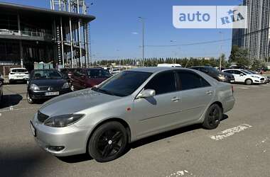 Седан Toyota Camry 2002 в Киеве