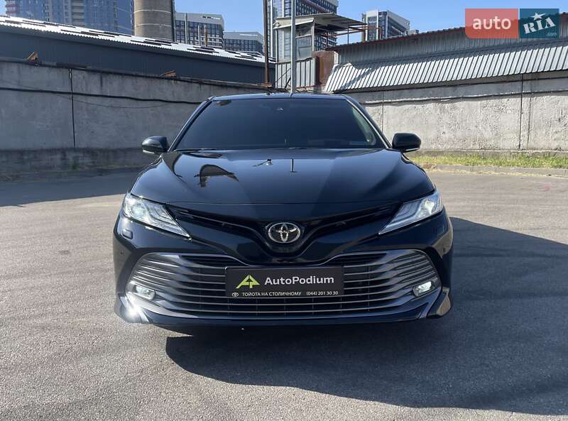 Седан Toyota Camry 2020 в Києві