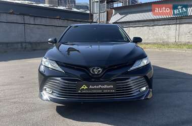 Седан Toyota Camry 2020 в Києві