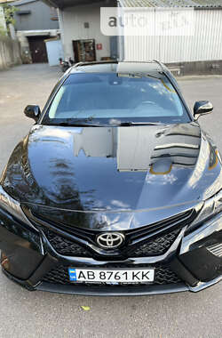 Седан Toyota Camry 2020 в Виннице