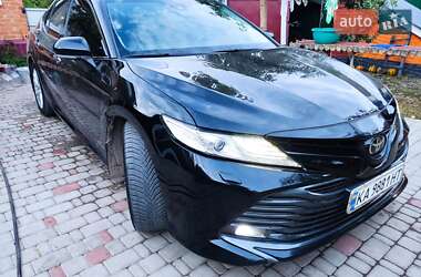 Седан Toyota Camry 2018 в Тульчине