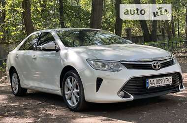 Седан Toyota Camry 2016 в Києві