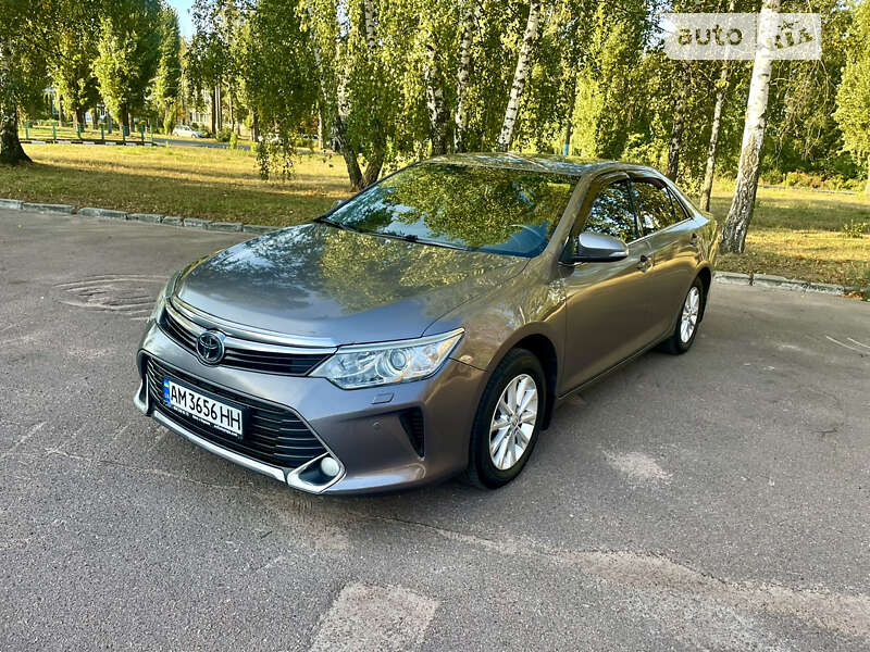 Седан Toyota Camry 2016 в Житомирі