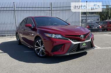 Седан Toyota Camry 2017 в Києві