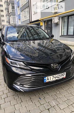 Седан Toyota Camry 2017 в Івано-Франківську