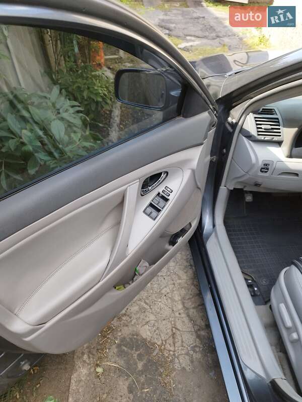 Седан Toyota Camry 2007 в Славянске