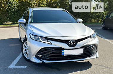 Седан Toyota Camry 2019 в Киеве