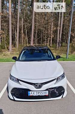 Седан Toyota Camry 2019 в Харкові