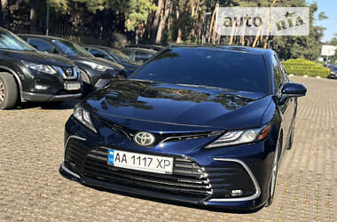 Седан Toyota Camry 2021 в Киеве