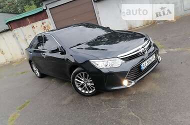 Седан Toyota Camry 2016 в Киеве