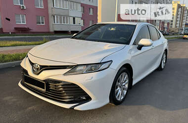 Седан Toyota Camry 2019 в Виннице