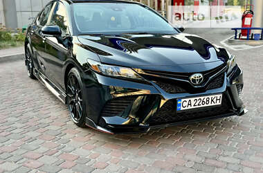 Седан Toyota Camry 2023 в Киеве