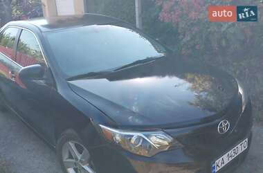 Седан Toyota Camry 2014 в Киеве