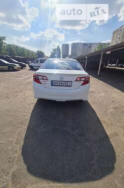 Седан Toyota Camry 2012 в Ромнах