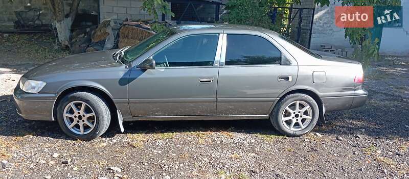 Седан Toyota Camry 2000 в Царичанке