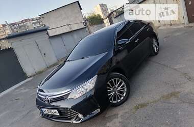 Седан Toyota Camry 2016 в Киеве