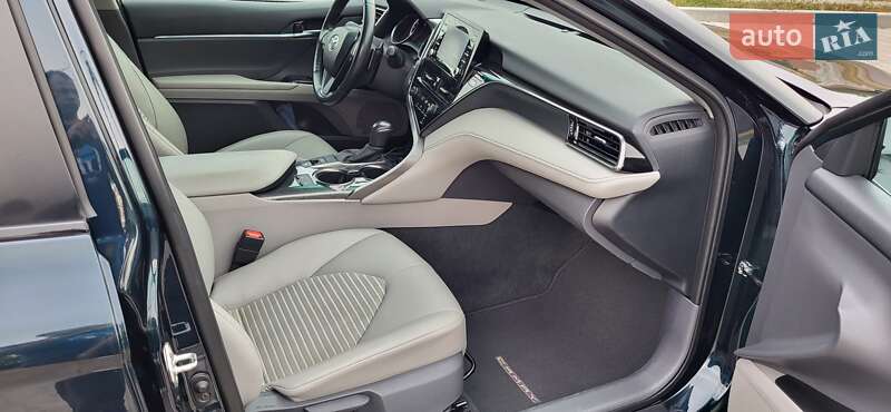 Седан Toyota Camry 2021 в Полтаві