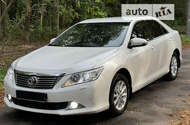 Седан Toyota Camry 2013 в Виннице