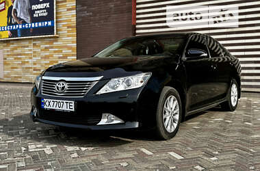 Седан Toyota Camry 2014 в Харкові