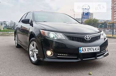 Седан Toyota Camry 2013 в Харькове