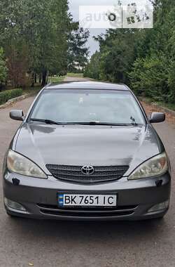 Седан Toyota Camry 2003 в Рівному