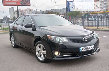 Седан Toyota Camry 2013 в Харкові