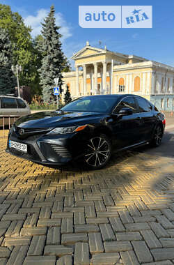 Седан Toyota Camry 2018 в Харькове