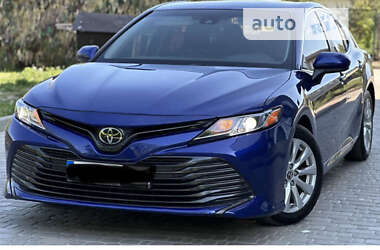 Седан Toyota Camry 2017 в Киеве