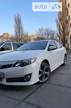 Седан Toyota Camry 2013 в Києві