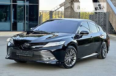 Седан Toyota Camry 2017 в Києві