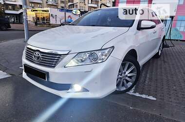 Седан Toyota Camry 2014 в Києві