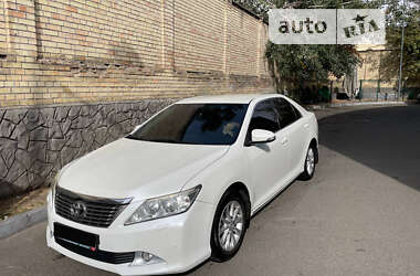 Седан Toyota Camry 2013 в Киеве