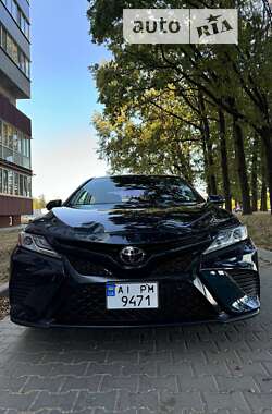 Седан Toyota Camry 2018 в Полтаві