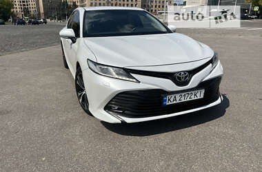 Седан Toyota Camry 2017 в Харкові