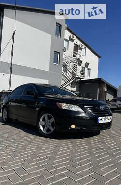 Седан Toyota Camry 2008 в Ровно