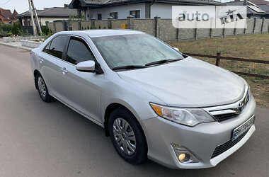 Седан Toyota Camry 2014 в Сумах