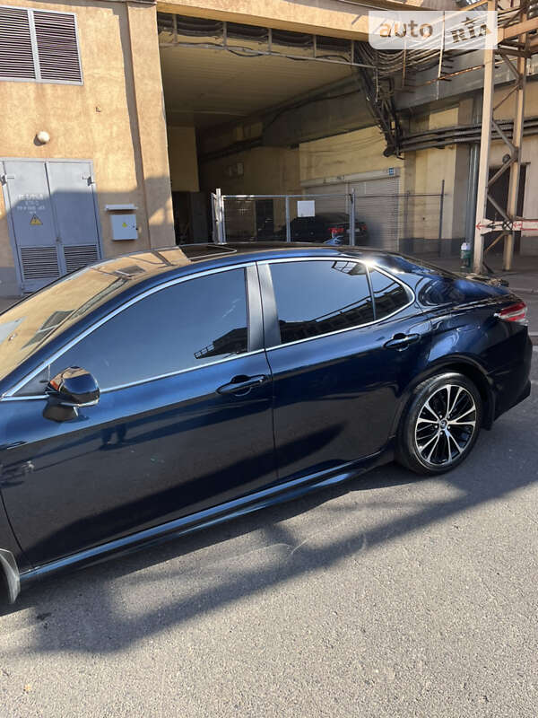 Седан Toyota Camry 2019 в Кривом Роге