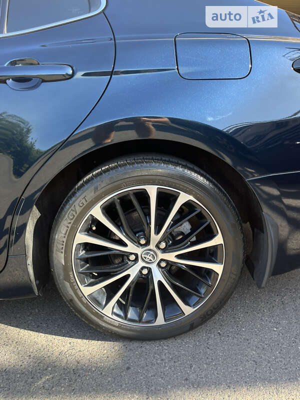 Седан Toyota Camry 2019 в Кривом Роге