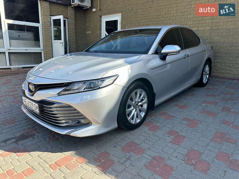 Седан Toyota Camry 2019 в Днепре