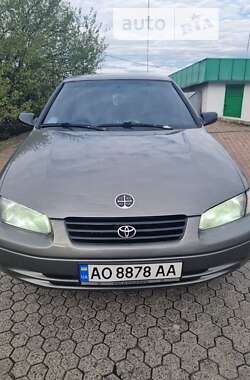 Седан Toyota Camry 1999 в Мукачевому