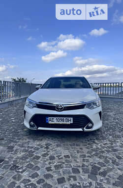 Седан Toyota Camry 2017 в Дніпрі