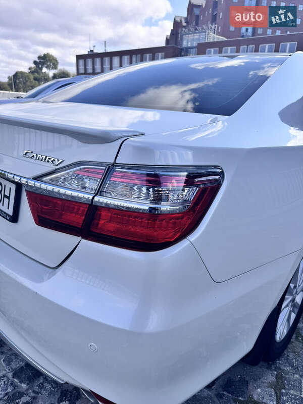 Седан Toyota Camry 2017 в Днепре