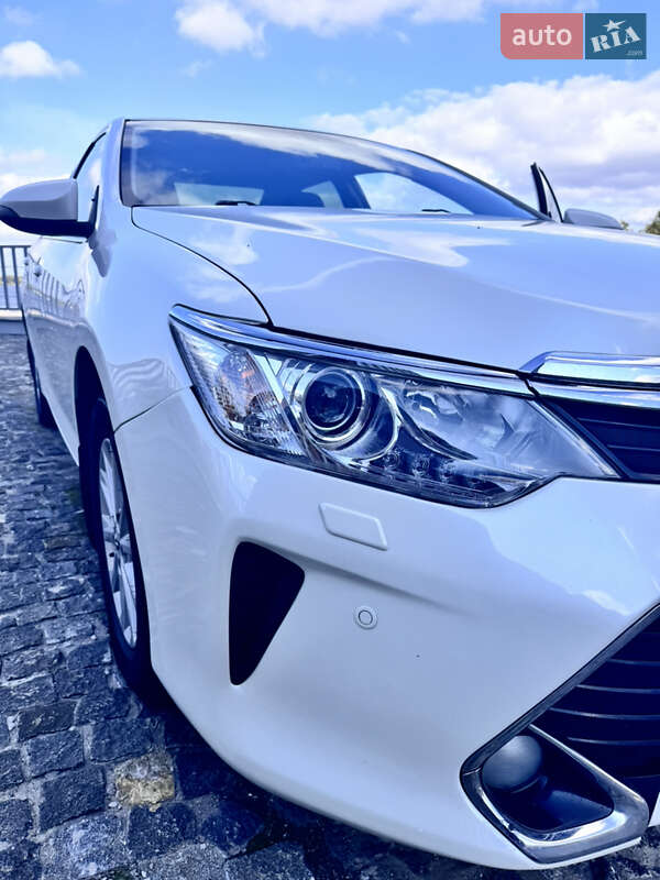 Седан Toyota Camry 2017 в Днепре