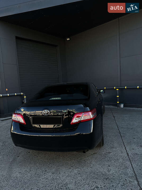 Седан Toyota Camry 2011 в Житомире