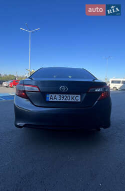 Седан Toyota Camry 2012 в Києві