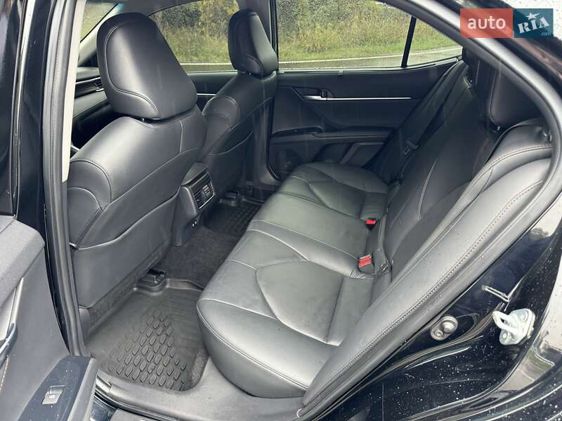Седан Toyota Camry 2018 в Києві