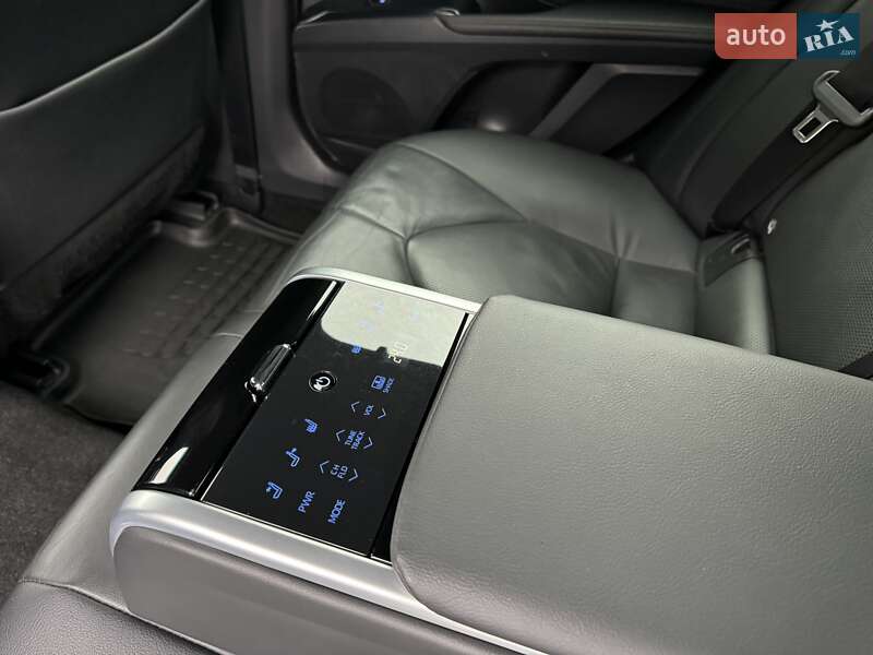 Седан Toyota Camry 2018 в Києві