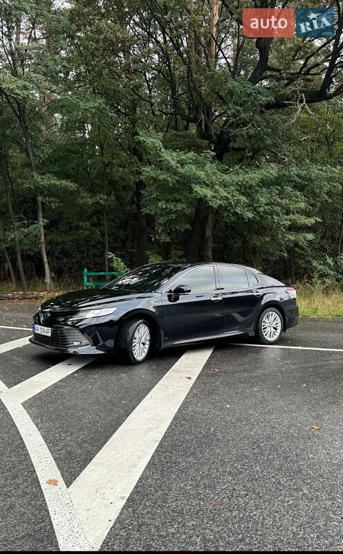 Седан Toyota Camry 2018 в Києві