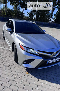 Седан Toyota Camry 2018 в Тернополе