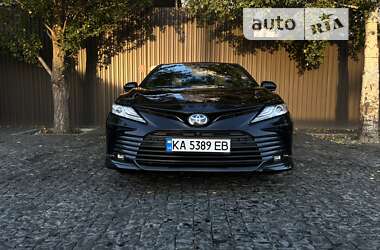 Седан Toyota Camry 2021 в Києві